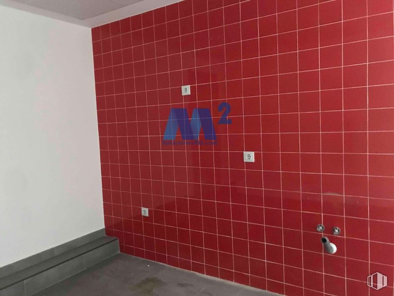 Local en venta en Zona Alcobendas, Alcobendas, Madrid, 28100 con pared, rojo, suelos, suelo, azulejo, techo, pintura, suelo de baldosas y limpieza alrededor