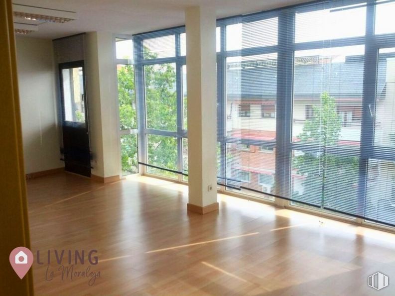 Oficina en alquiler en Calle Gran Vía, Majadahonda, Madrid, 28220 con edificio, ventana, accesorio, sombra, madera, casa, puerta, interiorismo, suelo y suelos alrededor