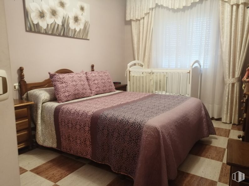 Retail for sale at Labajos, Labajos, Segovia, 40146 with bed, building, furniture, table, comfort, window, wood, bed frame, textile and interior design around