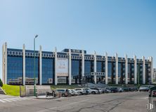 Oficina en alquiler en Edificio MB ONE, Avenida Europa, 19, Alcobendas, Madrid, 28108 con edificio, cielo, coche, rueda, diseño urbano, vehículo, área residencial, fachada, edificio comercial y planta alrededor