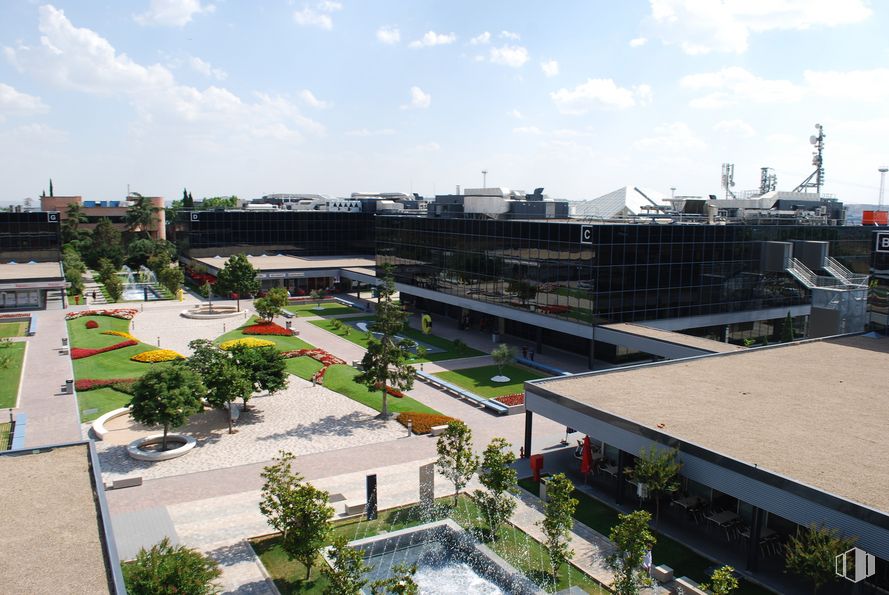 Oficina en alquiler en Kudos Innovation Campus San Fernando, Avenida Castilla, 2, San Fernando de Henares, Madrid, 28830 con edificio, cielo, planta, nube, arquitectura, diseño urbano, árbol, condominio, ciudad y barrio residencial alrededor