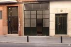 Retail for sale at Calle Parador del Sol, Carabanchel, Madrid, 28019 with door, window, building, fixture, road surface, brick, neighbourhood, wood, residential area and facade around