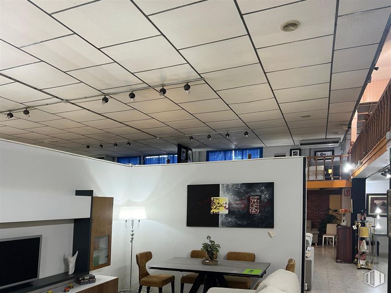 Nave en venta en Avenida Madrid, Arganda del Rey, Madrid, 28500 con alumbrado, silla, mesa, propiedad, mueble, marco, interiorismo, pared, diseño automovilístico y planta de interior alrededor