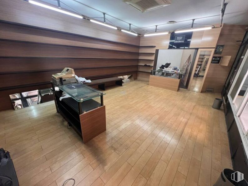 Retail for sale at Calle Mayor, Torrijos, Toledo, 45500 with wood, hall, interior design, flooring, living room, floor, laminate flooring, hardwood, couch and table around