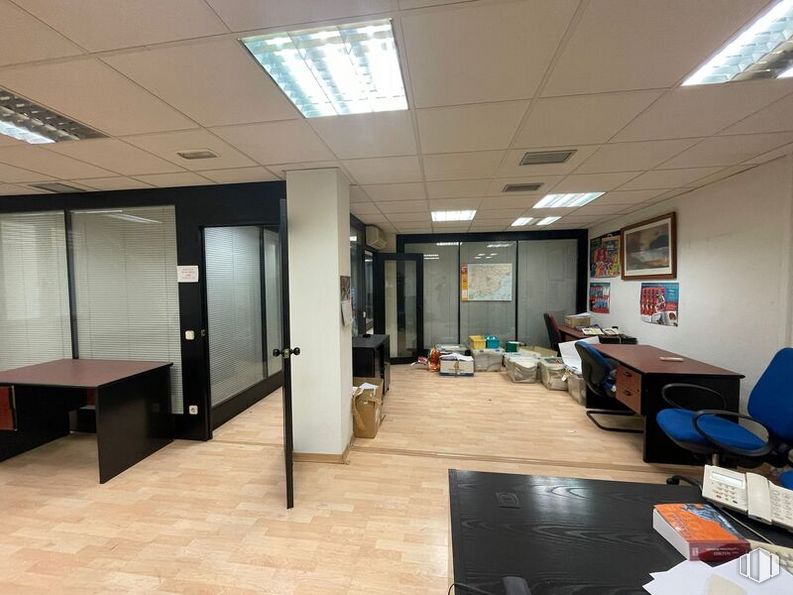 Oficina en venta en Zona Gaztambide, Chamberí, Madrid, 28015 con escritorio, silla, lámpara, mesa, alumbrado, mesa, edificio, mueble, accesorio y interiorismo alrededor