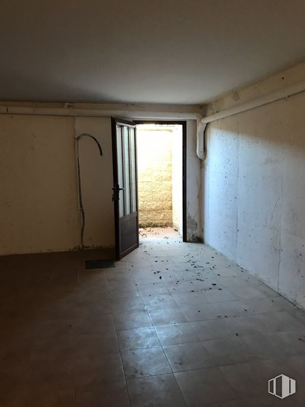 Retail for rent at Camino Los Pozuelos, 3, Segovia, 40154 with door, building, fixture, wood, flooring, floor, tints and shades, hall, house and composite material around