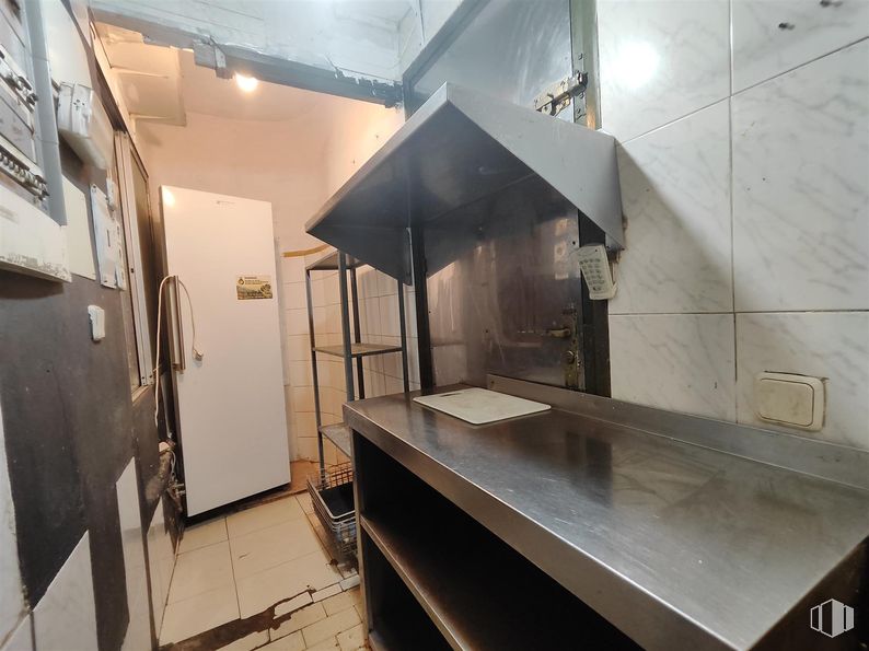 Local en venta en Calle Delicias, Arganzuela, Madrid, 28045 con encimera, propiedad, edificio, ebanistería, interiorismo, madera, casa, suelo, aparato de cocina y suelos alrededor