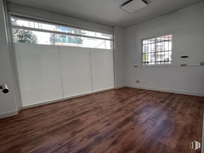 Local en venta en Calle Eras, 42, Brunete, Madrid, 28690 con ventana, edificio, accesorio, madera, sombra, interiorismo, hall, suelos, suelo y tinte para madera alrededor