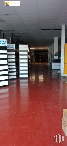 Nave en alquiler y venta en Zona industrial, Fuenlabrada, Madrid, 28942 con productos envasados, propiedad, suelo de baldosas, madera, interiorismo, suelos, suelo, accesorio, propiedad material y madera dura alrededor