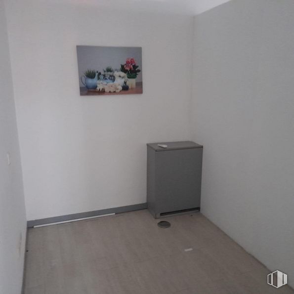 Retail for sale & for rent at Zona El Burgo, Las Rozas de Madrid, Madrid, 28230 with furniture, picture frame, property, wood, house, flooring, hardwood, building, room and ceiling around