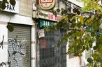 Retail for rent at Calle Cebreros, La Latina, Madrid, 28011 with plant, building, neighbourhood, facade, tree, fence, tints and shades, house, road and city around