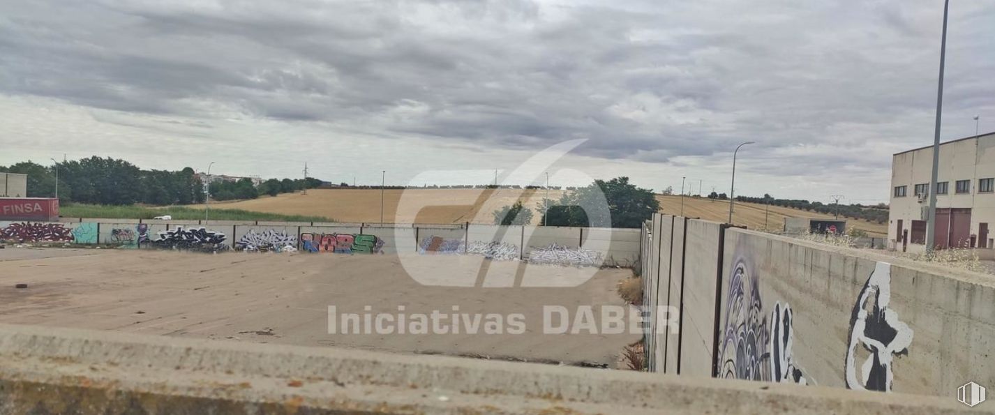 Land for sale at Calle Estaño, Illescas, Toledo, 45800 with building, cloud, sky, land lot, asphalt, gas, landscape, font, tree and road around