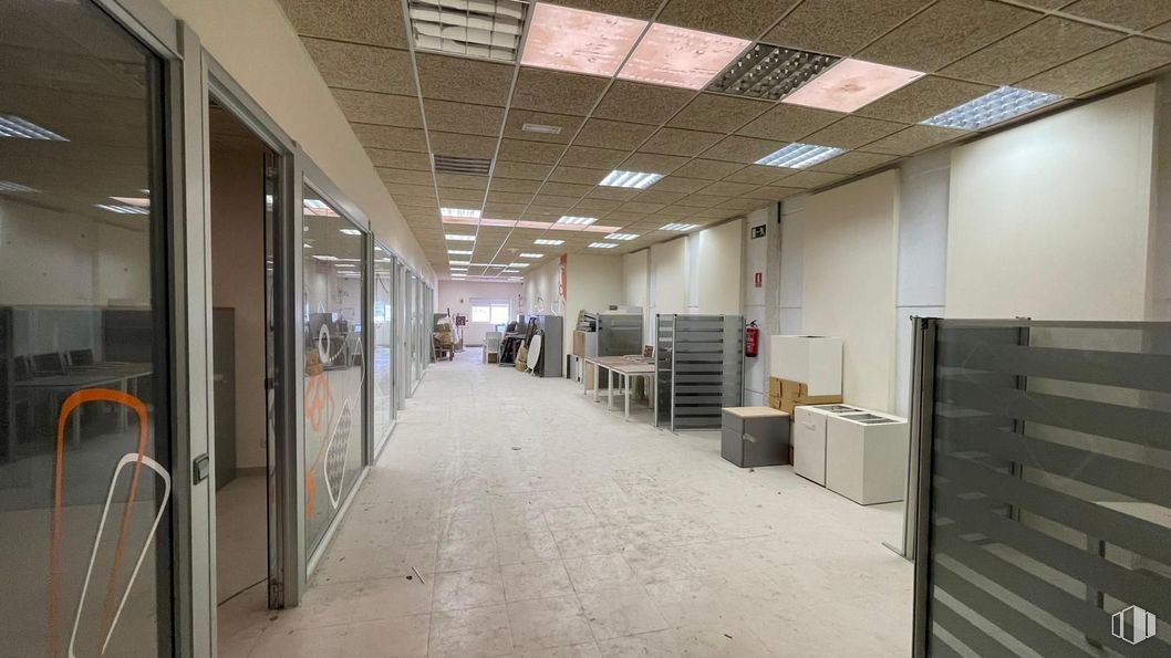 Industrial for sale at P.I. Antonio Rincón, Borox, Toledo, 45222 with property, cabinetry, interior design, flooring, floor, fixture, hall, door, ceiling and drawer around