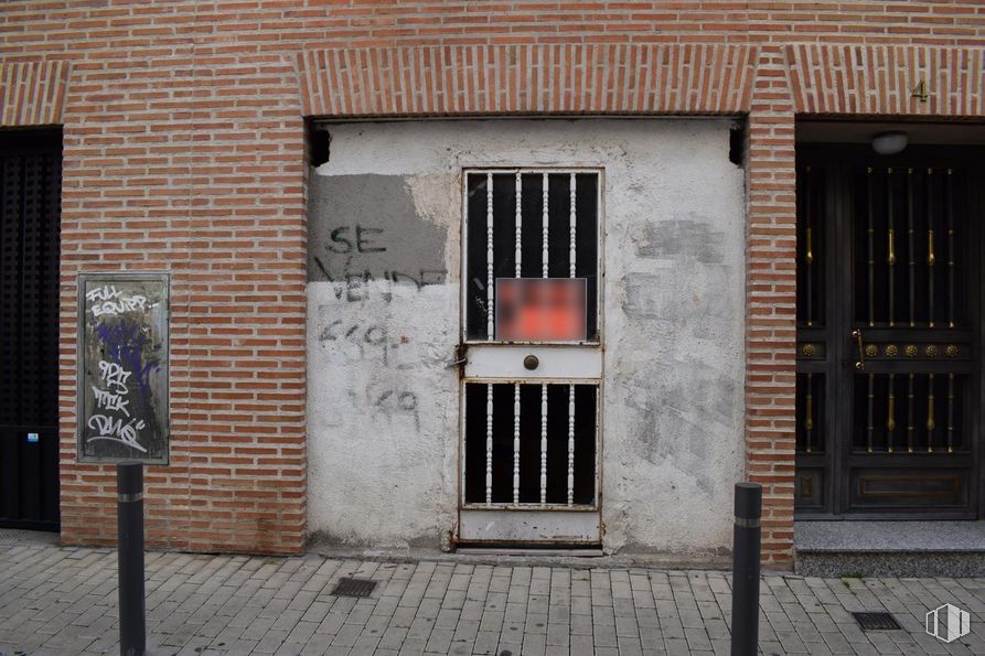 Retail for sale at Calle Monjas, Illescas, Toledo, 45200 with door, window, wood, brickwork, brick, fixture, neighbourhood, building, facade and city around