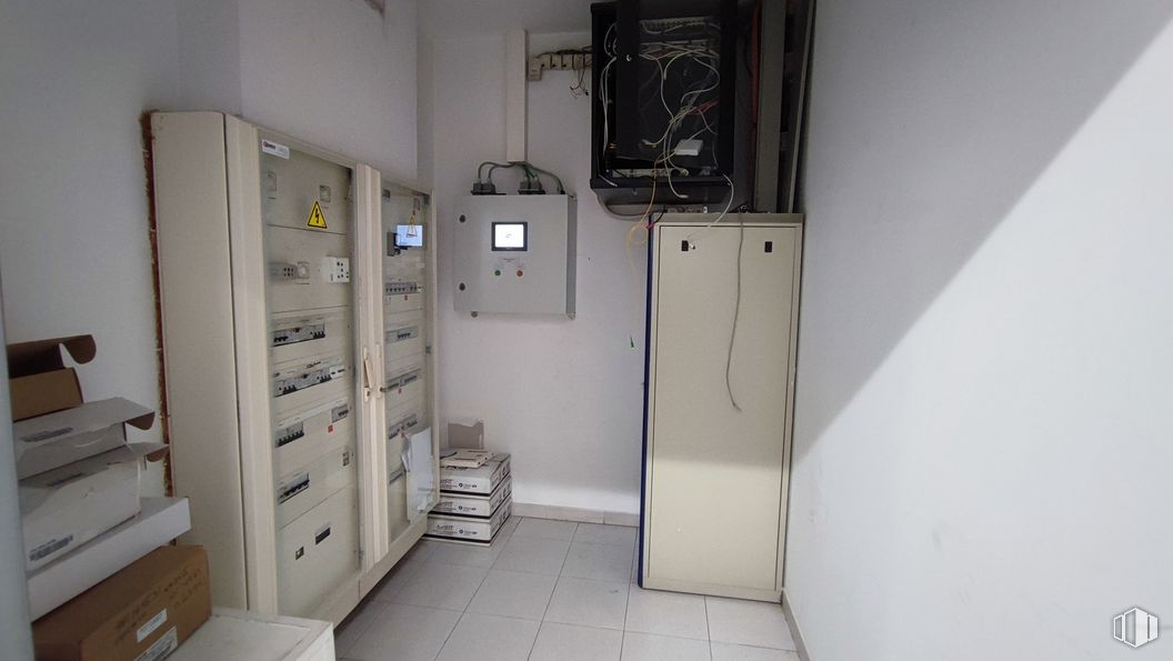 Local en venta en Calle Alcalá, Ciudad Lineal, Madrid, 28027 con refrigerador, ebanistería, accesorio, edificio, gas, electricidad, casa, máquina, pavimentos y cableado eléctrico alrededor