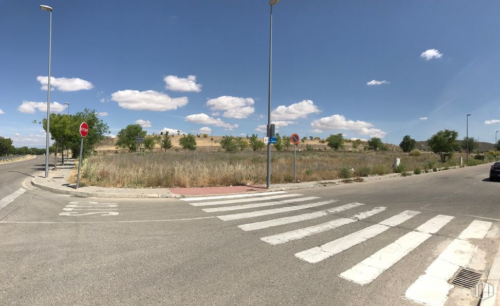 Suelo en venta en Sector I-2 Bordales, 93, Villalbilla, Madrid, 28810 con nube, cielo, planta, infraestructura, superficie de carretera, asfalto, luz de la calle, paso de cebra, brea y línea alrededor