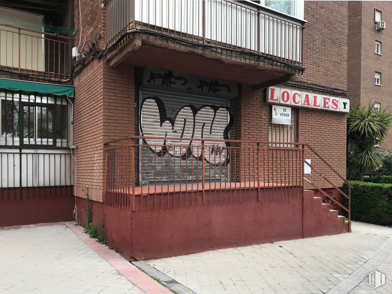 Local en alquiler y venta en Calle Nazaret, Fuenlabrada, Madrid, 28941 con ventana, edificio, día, planta, madera, ladrillo, albañilería, fuente, arte y casa alrededor