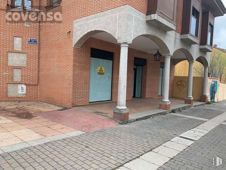 Local en alquiler y venta en Pasaje Guardia Civil, Sevilla la Nueva, Madrid, 28609 con puerta, edificio, superficie de carretera, ladrillo, albañilería, material de construcción, área residencial, acera, fachada y ciudad alrededor