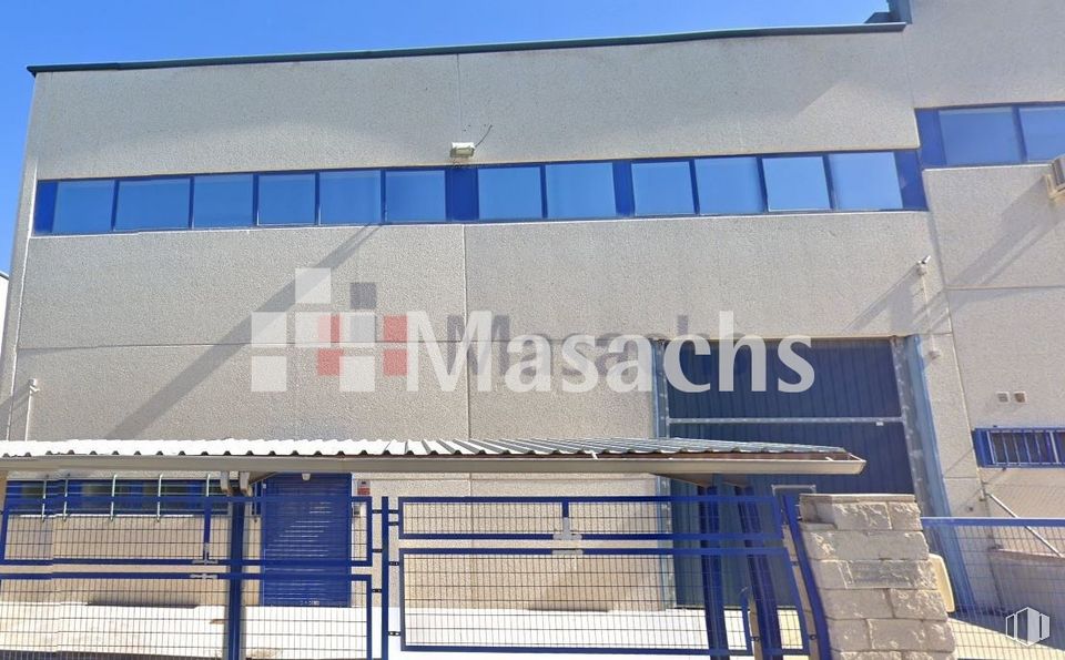 Nave en alquiler en Zona industrial Mejorada, Mejorada del Campo, Madrid, 28840 con edificio, azul, sombra, cielo, fachada, edificio comercial, fuente, ciudad, azul eléctrico y estadio alrededor