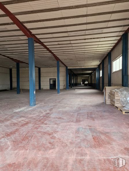 Nave en alquiler y venta en Avenida Naciones, Illescas, Toledo, 45200 con propiedad, accesorio, madera, pasillo, piso, pavimento, material compuesto, material de construcción, sombra y techo alrededor