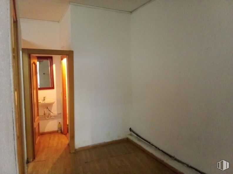 Local en venta en Avenida Carabanchel Alto, Carabanchel, Madrid, 28044 con edificio, madera, accesorio, puerta, pintura, suelos, casa, suelo, tinte para madera y madera dura alrededor