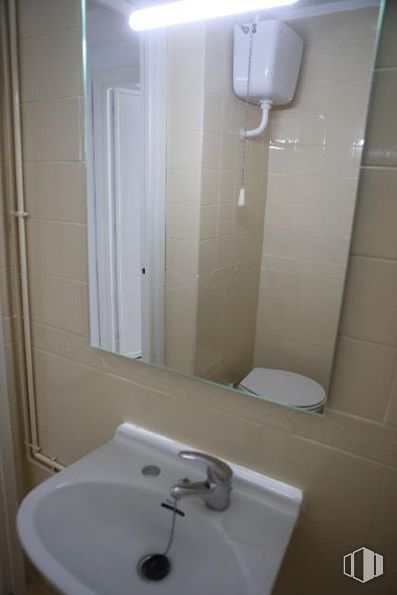 Oficina en venta en Zona Rubén Darío, Chamberí, Madrid, 28010 con grifo, fregadero, espejo, propiedad, blanco, accesorios de fontanería, cuarto de baño, lavabo, accesorio y fluido alrededor