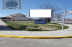 Land for sale at Calle Núñez de Balboa, 2, Yuncos, Toledo, 45210 with street light, sky, plant, property, building, architecture, land lot, road surface, asphalt and grass around