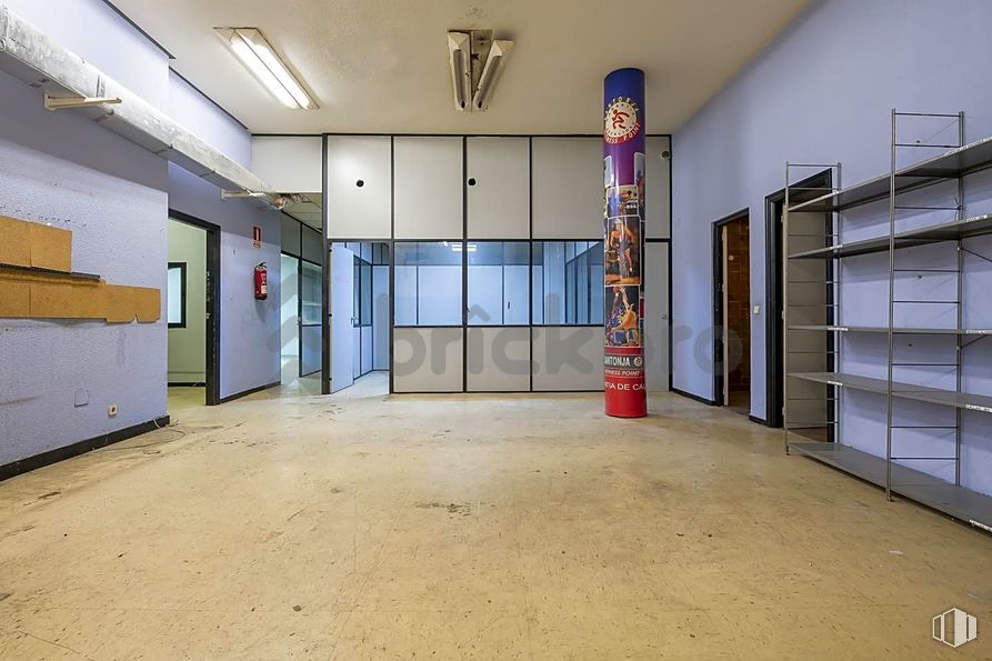 Local en alquiler y venta en Calle Jaén, 8, Tetuán, Madrid, 28020 con alumbrado, lámpara, accesorio, madera, suelo, suelos, pintura, techo, vidrio y edificio alrededor