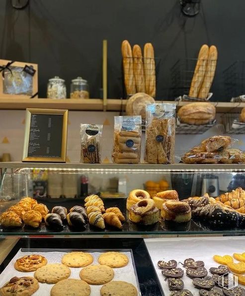 Retail for rent at Calle General Pardiñas, Salamanca, Madrid, 28006 with food, ingredient, bakery, baking, dessert, bread, finger food, fast food, staple food and delicacy around