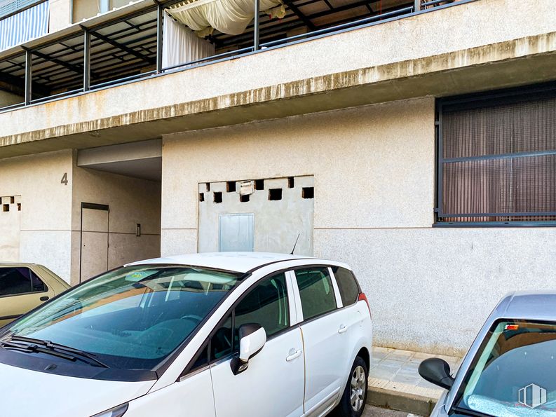 Local en venta en Calle Espliego, 4, Azuqueca de Henares, Guadalajara, 19200 con coche, neumático, ventana, luz de estacionamiento automotriz, vehículo terrestre, vehículo, iluminación automotriz, rueda, vehículo motorizado y campana alrededor