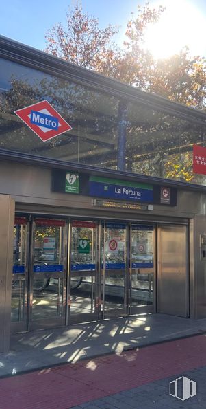 Local en alquiler y venta en Calle Concepción, 20, Leganés, Madrid, 28917 con hierro, metal, firmar, acero, publicidad, centro de transporte, aluminio y estación de metro alrededor