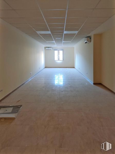 Office for rent at Paseo Alparrache, 6, Navalcarnero, Madrid, 28600 with building, wood, fixture, hall, flooring, floor, hardwood, ceiling, symmetry and plaster around