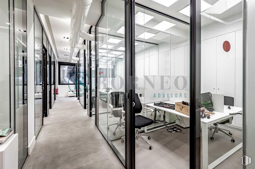 Oficina en venta en Calle Zurbarán, 9, Chamberí, Madrid, 28010 con mesa, silla, escritorio, edificio, producto, accesorio, silla de oficina, diseño automovilístico, interiorismo y arquitectura alrededor