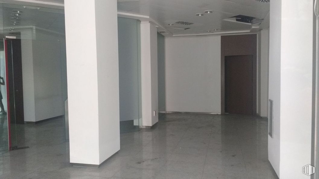 Local en venta en Zona centro, Getafe, Madrid, 28904 con accesorio, suelo, suelos, hall, edificio, vidrio, techo, material compuesto, madera y hormigón alrededor