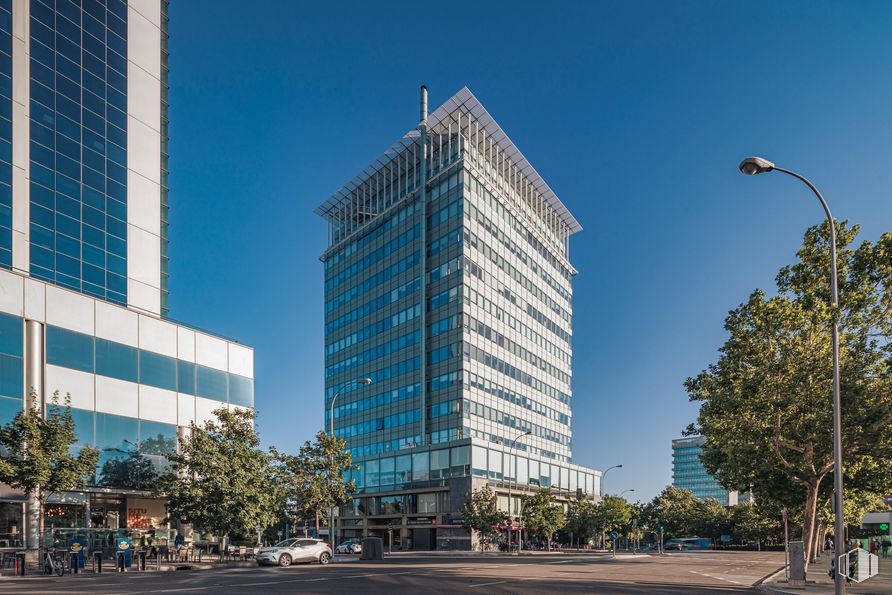 Oficina en alquiler en Torre Indocentro, Calle Retama, 7, Arganzuela, Madrid, 28045 con edificio, cielo, rascacielos, día, luz de la calle, árbol, bloque de torre, torre, arquitectura y diseño urbano alrededor