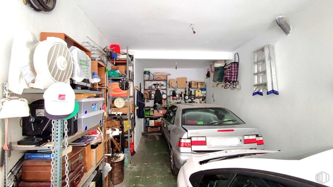 Local en venta en Calle Luis Piernas, Ciudad Lineal, Madrid, 28017 con coche, taller de reparación de automóviles, estante, estantería, taller, garaje, aparcamiento, luces traseras y de freno y sótano alrededor