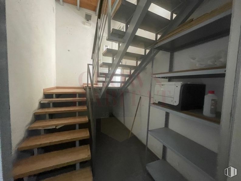 Nave en alquiler en Calle Moraleja de Enmedio, 10, Móstoles, Madrid, 28938 con horno microondas, mueble, propiedad, accesorio, madera, escaleras, edificio, ventana, piso y suelo alrededor