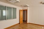 Office for rent at Avenida Constitución, Móstoles, Madrid, 28931 with door, property, building, fixture, wood, interior design, hall, floor, flooring and shade around