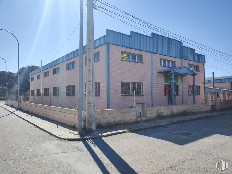 Industrial for sale at Avenida Cañales, 4, Chapinería, Madrid, 28694 with composite material, concrete, building material, daylighting and electrical supply around