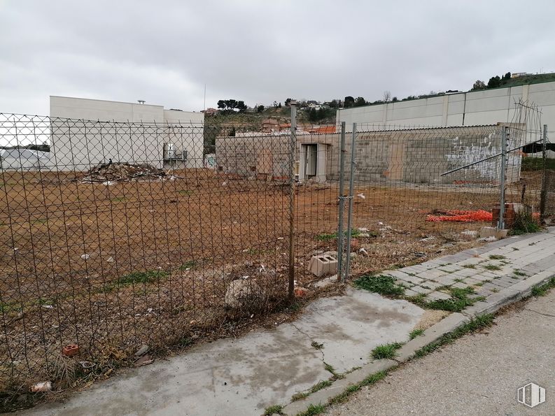 Suelo en venta en Calle Cuesta Carros, 26, Paracuellos de Jarama, Madrid, 28860 con edificio, planta, cielo, nube, albañilería, lote de tierra, ladrillo, asfalto, paisaje y hierba alrededor