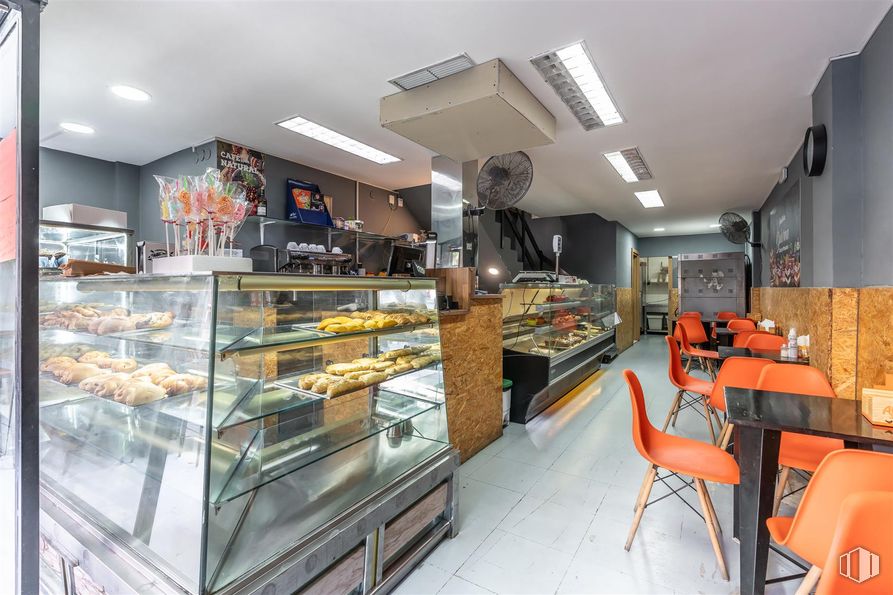 Local en venta en Calle Embajadores, 115, Arganzuela, Madrid, 28045 con silla, alumbrado, mesa, comida, edificio, interiorismo, venta al por menor, cocina, plato y comida rápida alrededor