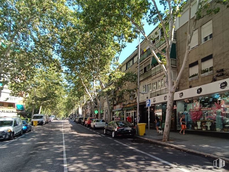 Local en venta en Calle Illescas, La Latina, Madrid, 28024 con coche, edificio, vehículo, rueda, infraestructura, superficie de la carretera, árbol, cielo, vía pública y diseño urbano alrededor