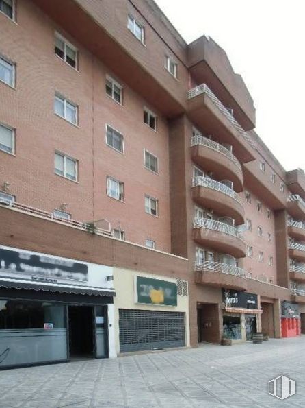 Local en venta en Zona San Fernando - Carretera de Valencia, Cuenca, 16004 con edificio, ventana, cielo, diseño urbano, condominio, bloque de torre, edificio comercial, área residencial, fachada y material compuesto alrededor