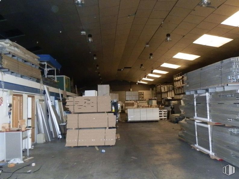 Industrial for sale & for rent at Polígono industrial La Frontera, Ugena, Toledo, 45217 with packaged goods, wood, shelf, floor, flooring, shelving, retail, hardwood, engineering and publication around