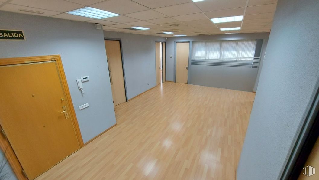 Oficina en alquiler y venta en Calle San Sotero, 5, San Blas - Canillejas, Madrid, 28037 con puerta, accesorio, madera, suelo, suelos, techo, barniz, hall, madera dura y tinte para madera alrededor