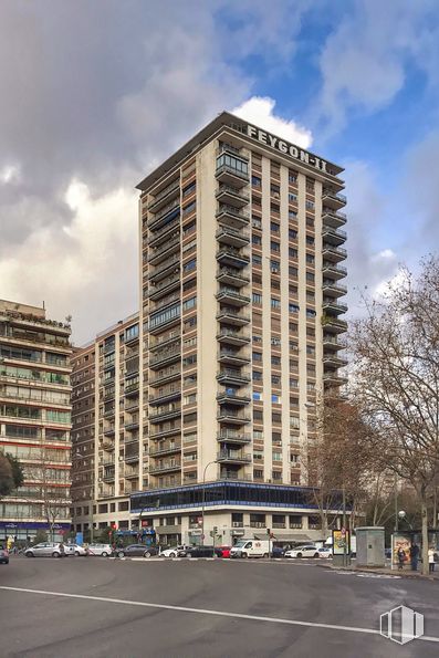 Oficina en alquiler en Paseo Castellana, Chamartín, Madrid, 28046 con edificio, nube, cielo, durante el día, rascacielos, bloque de pisos, casa, diseño urbano, árbol y condominio alrededor