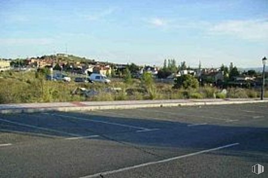 Land for sale at Calle Teresa de Calcuta, Ávila, 05004 with sky, cloud, building, plant, infrastructure, asphalt, tree, road surface, grass and road around