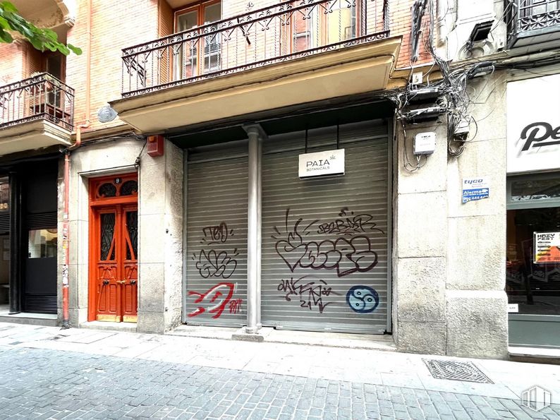 Local en alquiler en Calle Echegaray, 9, Centro, Madrid, 28014 con puerta, edificio, ventana, accesorio, pared, superficie de la carretera, fachada, acera, carretera y ciudad alrededor