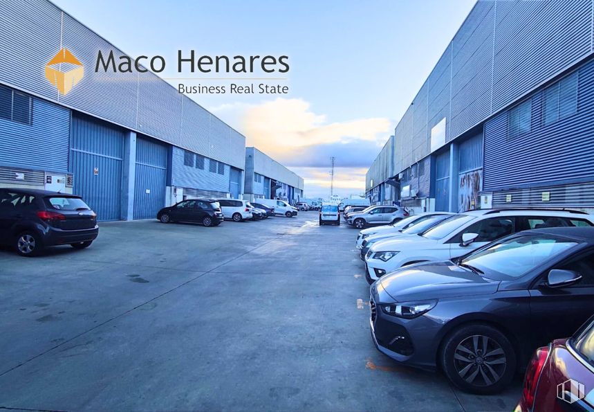 Industrial for rent at Zona industrial Inbisa, Alcalá de Henares, Madrid, 28802 with car, tire, wheel, motor vehicle, automotive parking light, automotive lighting, car dealership, parking lot, family car and parking around