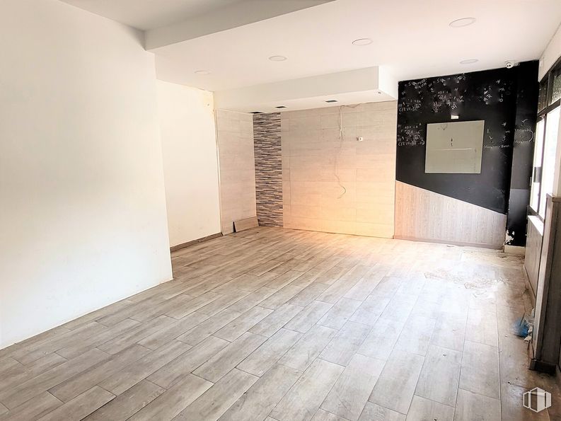 Local en venta en Plaza Tingo María, Móstoles, Madrid, 28931 con madera, accesorio, pasillo, pavimentos, sombra, piso, edificio, madera, techo y tinte para madera alrededor